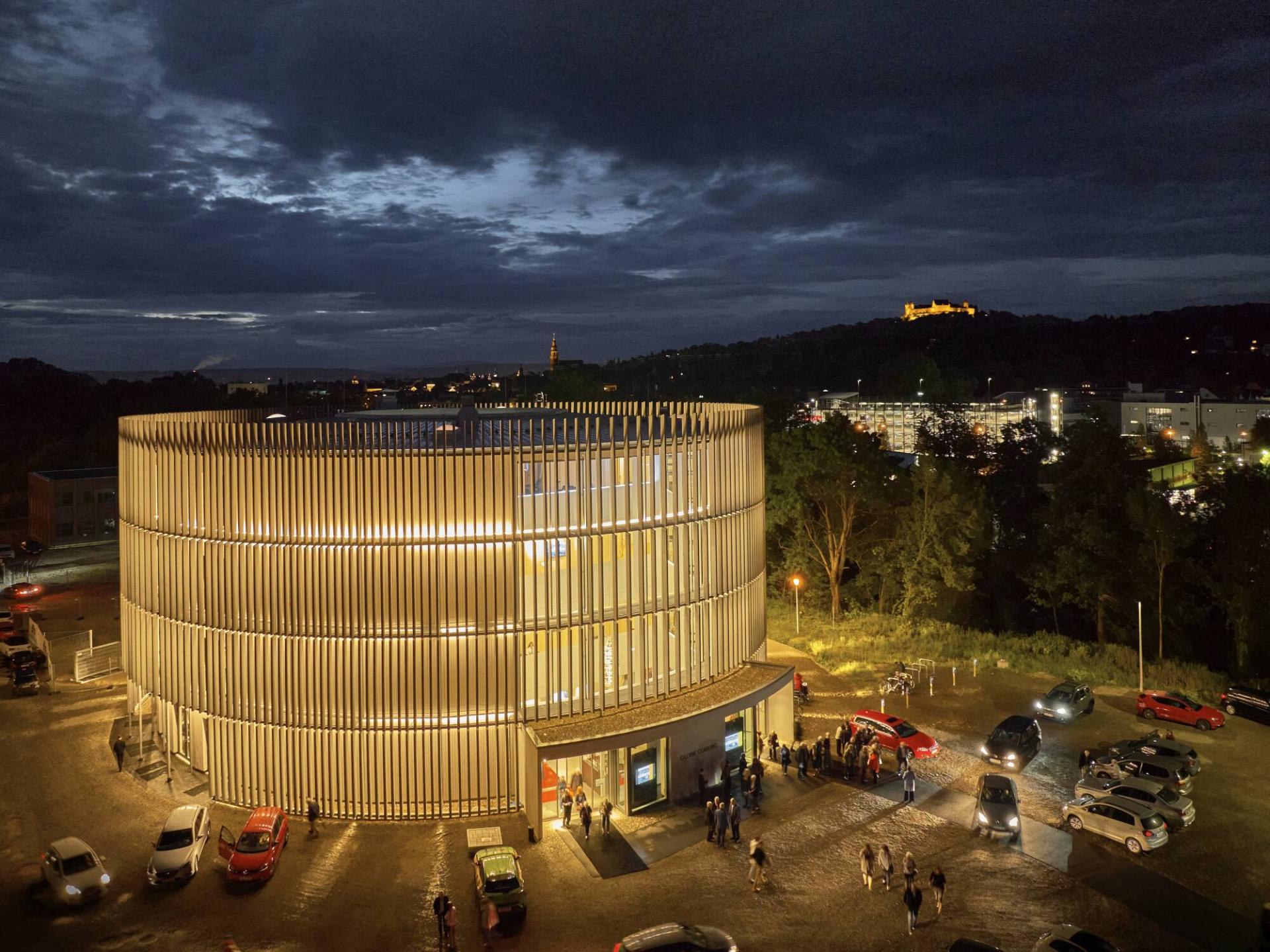 GLOBE Coburg bei Nacht